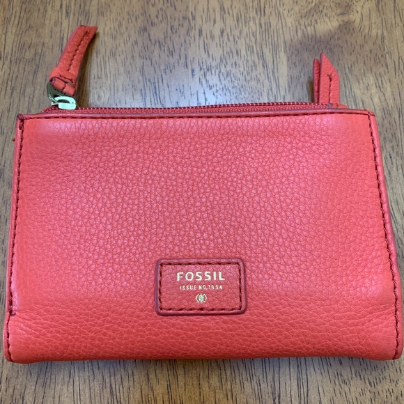 Fossil Womens Small 1954 Vintage Leather Trifold Wallet in Coral - Picture 2 of 10